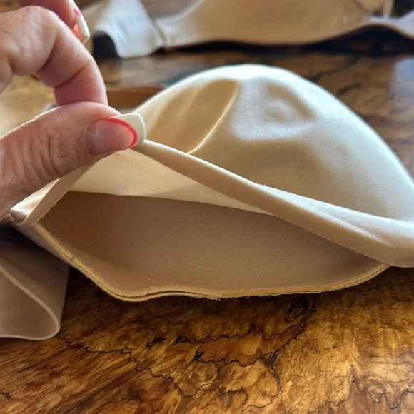 Four Wireless Soma Vanishing Back Bra Bundle - Picture 5 of 5